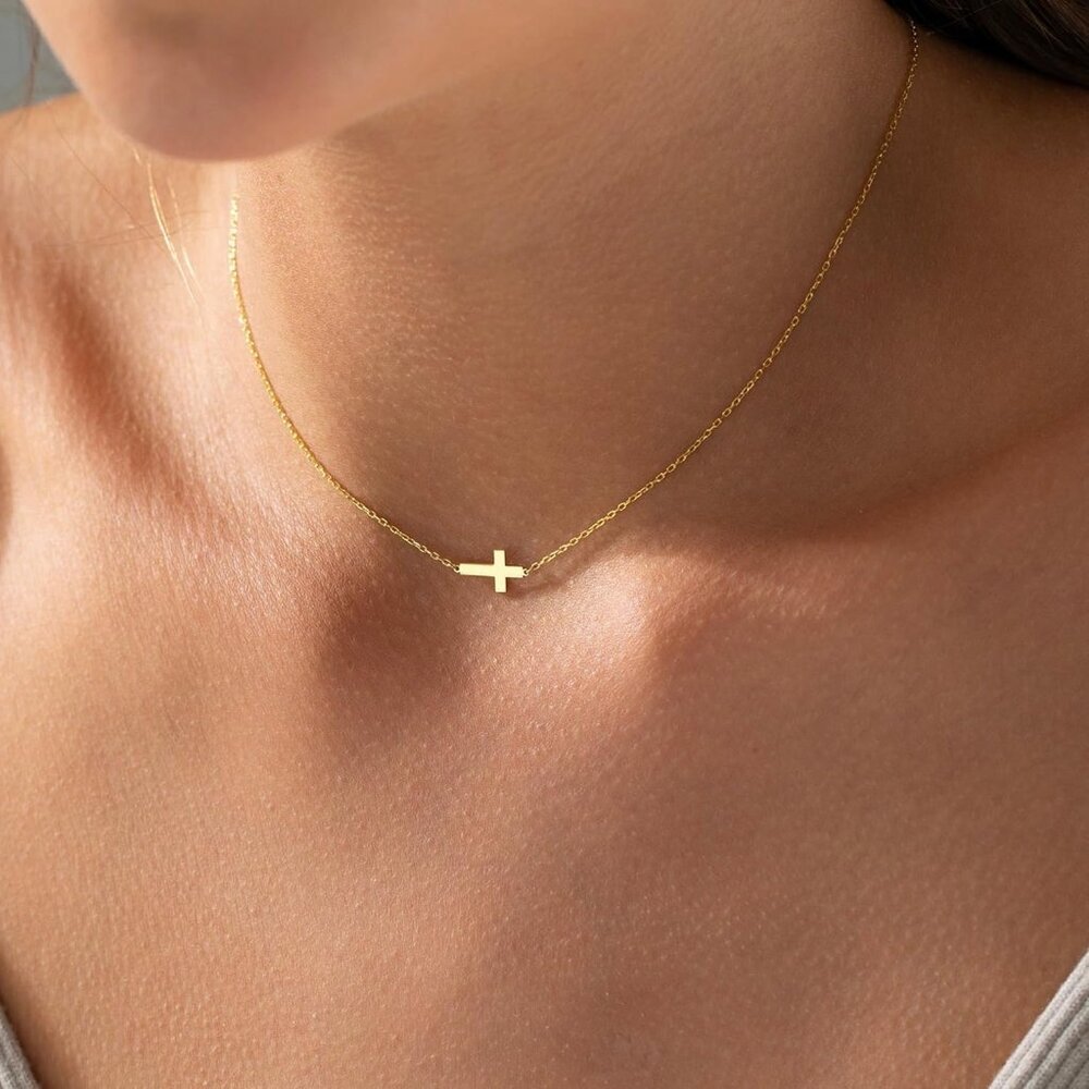 Trendy Gold Cross Necklace for Women - Hypoallergenic Sideway Choker Style - Picture 4 of 7